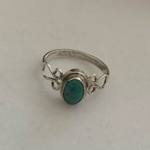 Vintage 925 Sterling Silver Blue-Green Oval Gemstone Dainty Ring Size 6.5